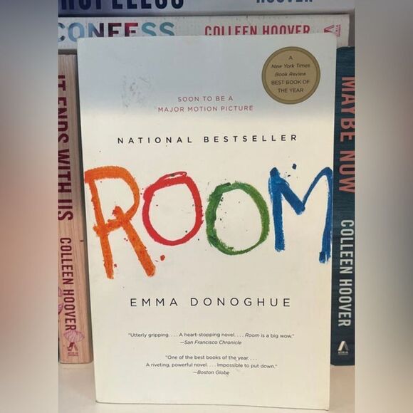 Room by Emma Donoghue - Picture 1 of 4